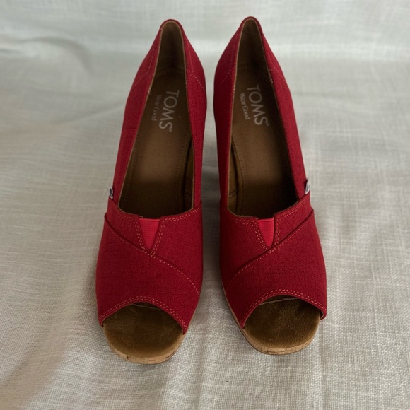 NEW! TOMS Size 8 Red Canvas Peep Toe Cork Wedge Heels Women - Picture 3 of 6